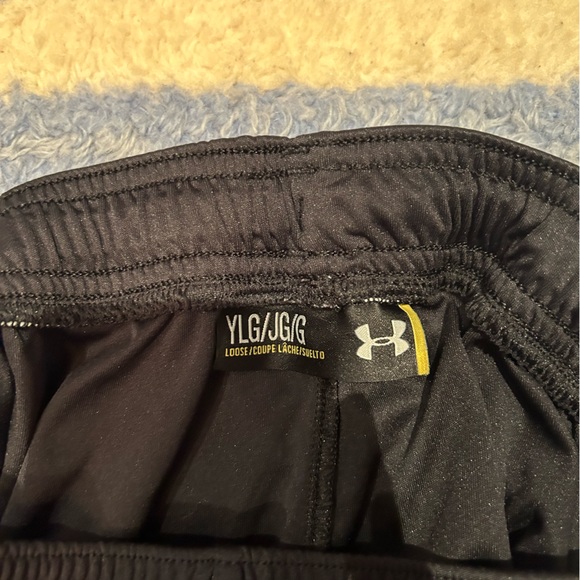 Boys Athletic Shorts - Picture 2 of 3